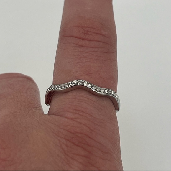 Ladies Fashion Ring - Picture 4 of 4